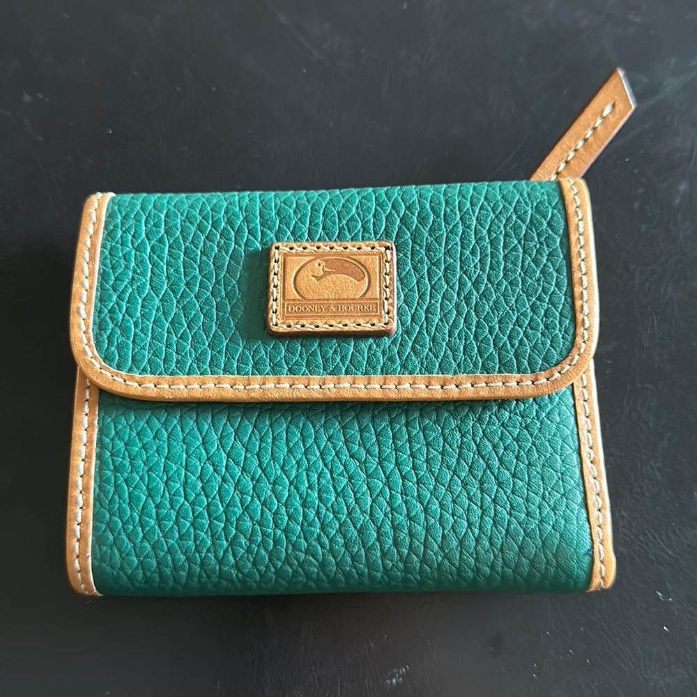 NWOT Dooney Bourke green pebbled leather wallet